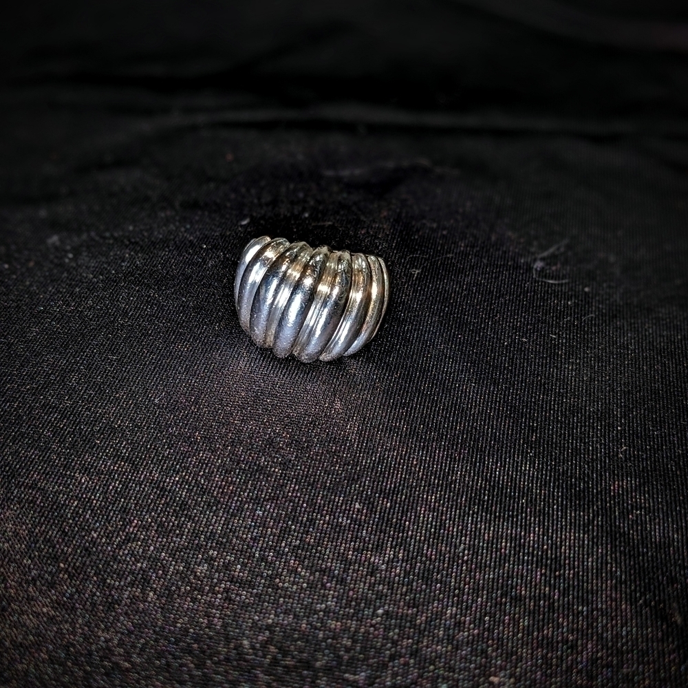 Vintage Sterling Silver Dome Ribbon Ribbed Ring